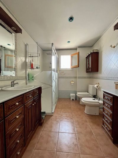 Image No.16-4 Bed Townhouse for sale