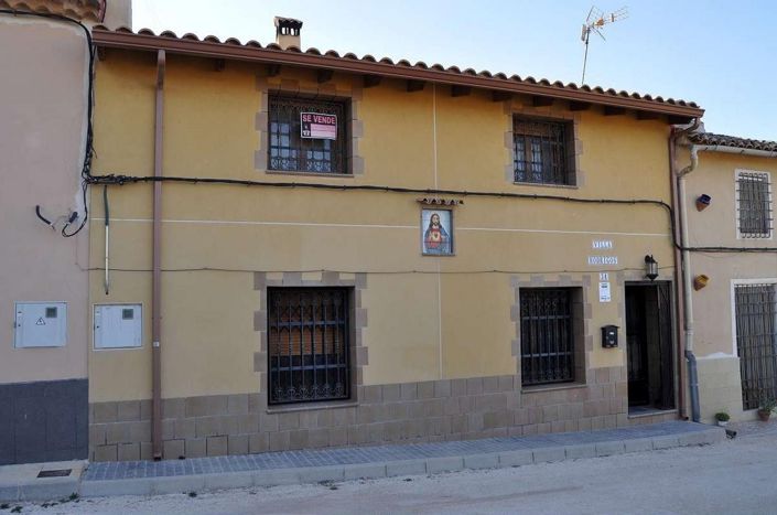 Image No.1-5 Bed Townhouse for sale