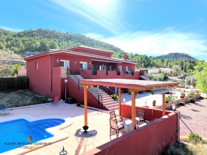 Image No.1-5 Bed Villa for sale