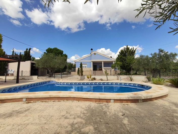 Image No.1-4 Bed Villa for sale