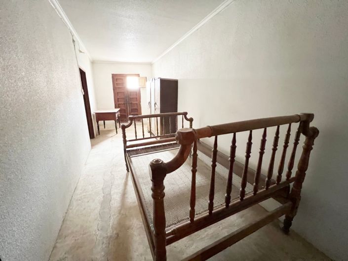 Image No.13-5 Bed Townhouse for sale