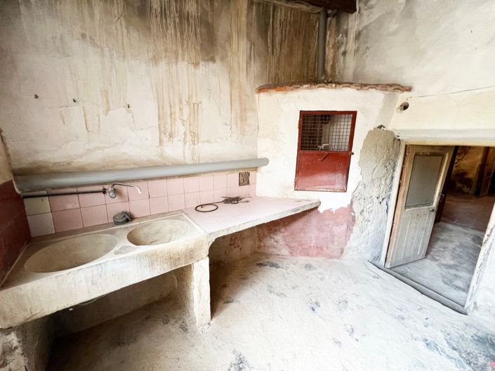 Image No.16-5 Bed Townhouse for sale