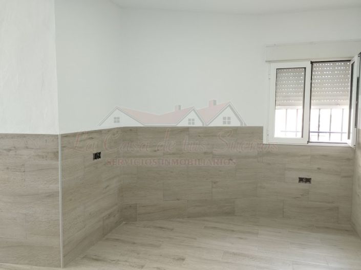 Image No.13-2 Bed Townhouse for sale