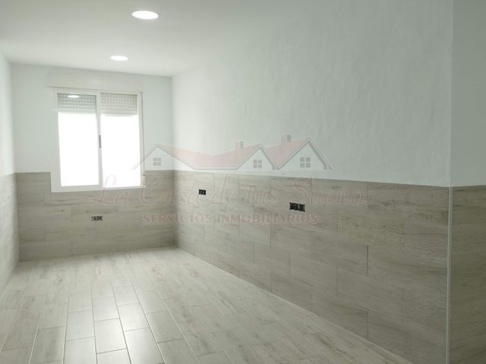 Image No.14-2 Bed Townhouse for sale