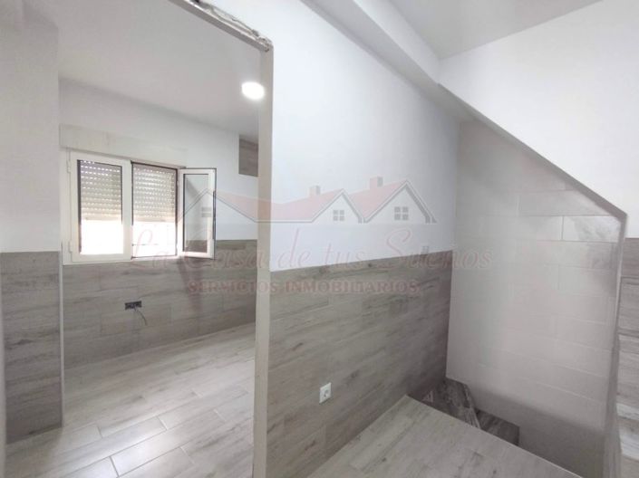 Image No.9-2 Bed Townhouse for sale