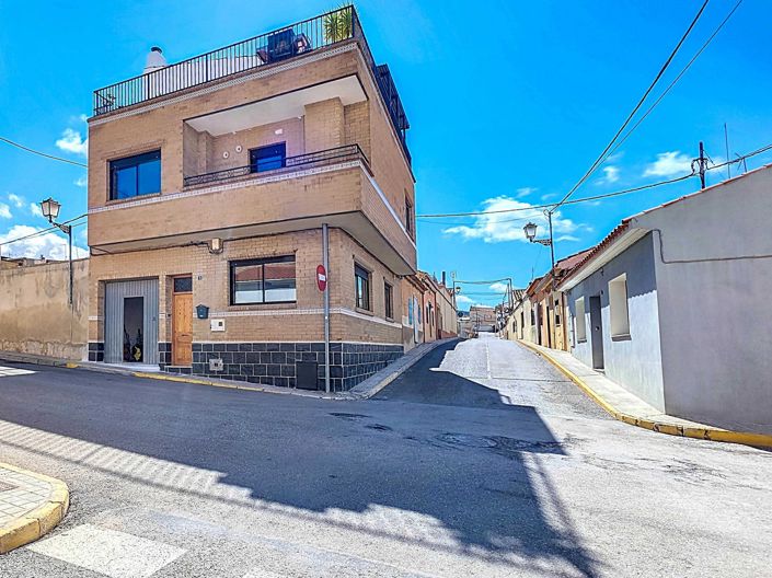 Image No.1-3 Bed Townhouse for sale