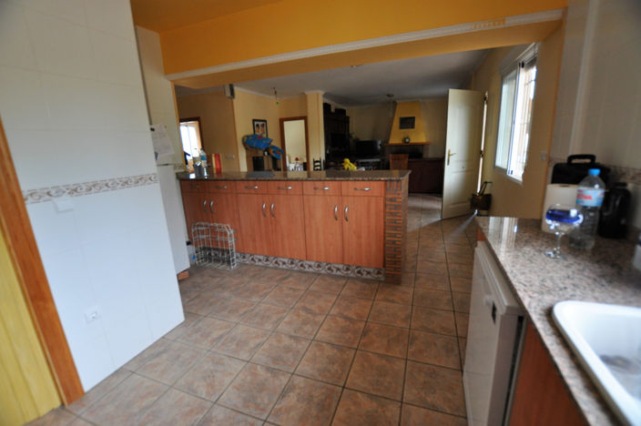 Image No.19-3 Bed Country House for sale