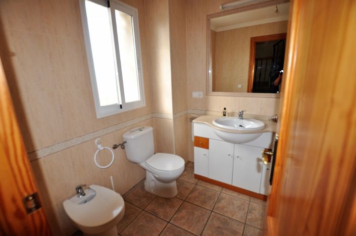 Image No.38-3 Bed Country House for sale