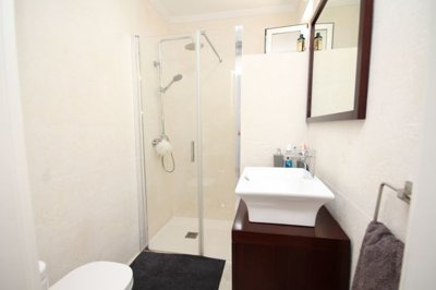 w13-en-suite