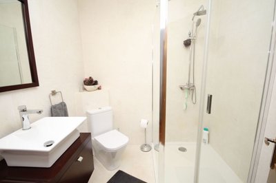 w10-main-bathroom-2-