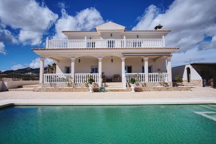Image No.1-4 Bed Villa for sale