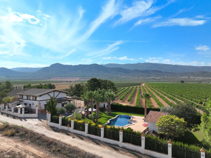 Image No.1-4 Bed Country House for sale
