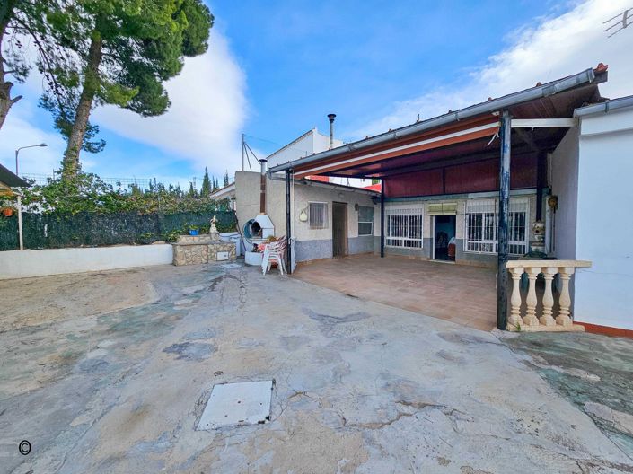 Image No.1-4 Bed Country House for sale
