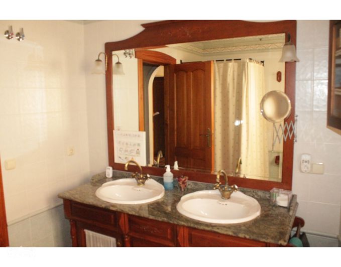 Image No.23-4 Bed Townhouse for sale