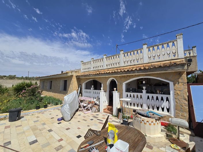 Image No.1-6 Bed Villa for sale
