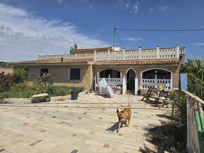 Image No.2-Villa de 6 chambres à vendre à Sax