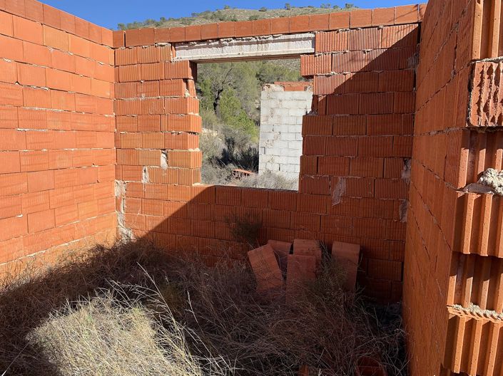 Image No.15-3 Bed Land for sale