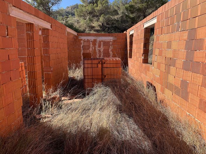 Image No.20-3 Bed Land for sale