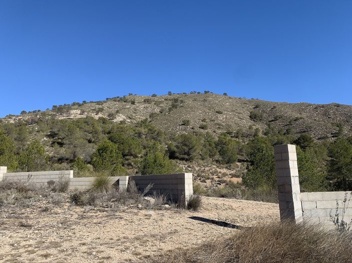 Image No.4-3 Bed Land for sale