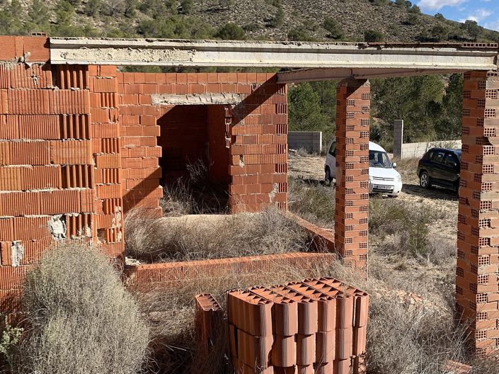 Image No.8-3 Bed Land for sale