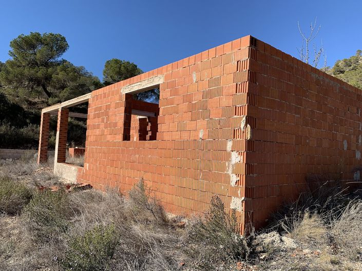 Image No.9-3 Bed Land for sale