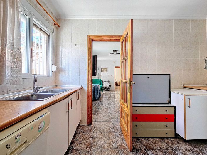 Image No.13-3 Bed Townhouse for sale