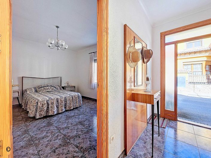 Image No.17-3 Bed Townhouse for sale