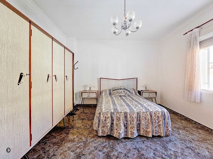 Image No.18-3 Bed Townhouse for sale