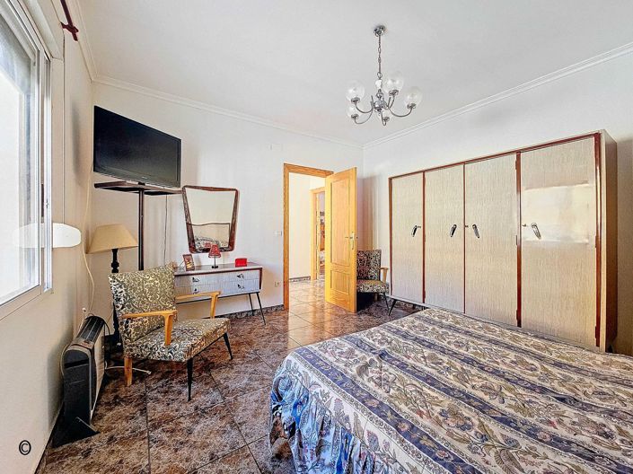 Image No.19-3 Bed Townhouse for sale