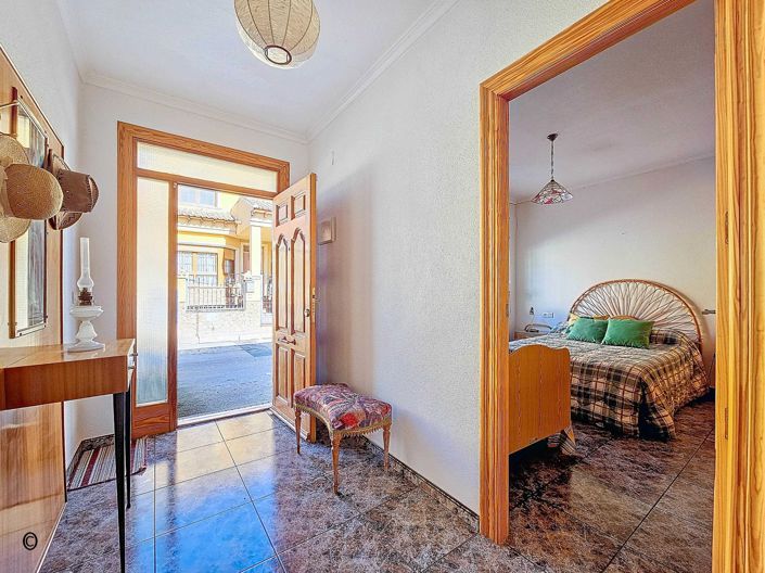 Image No.20-3 Bed Townhouse for sale