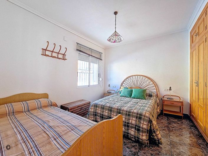 Image No.21-3 Bed Townhouse for sale