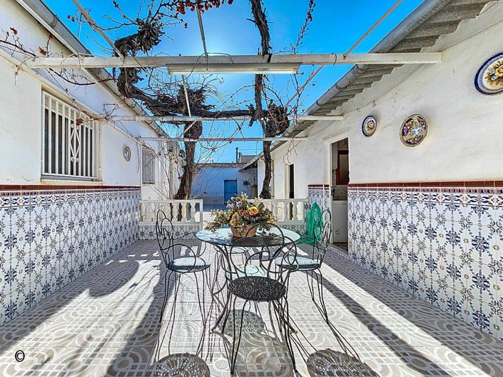 Image No.31-3 Bed Townhouse for sale