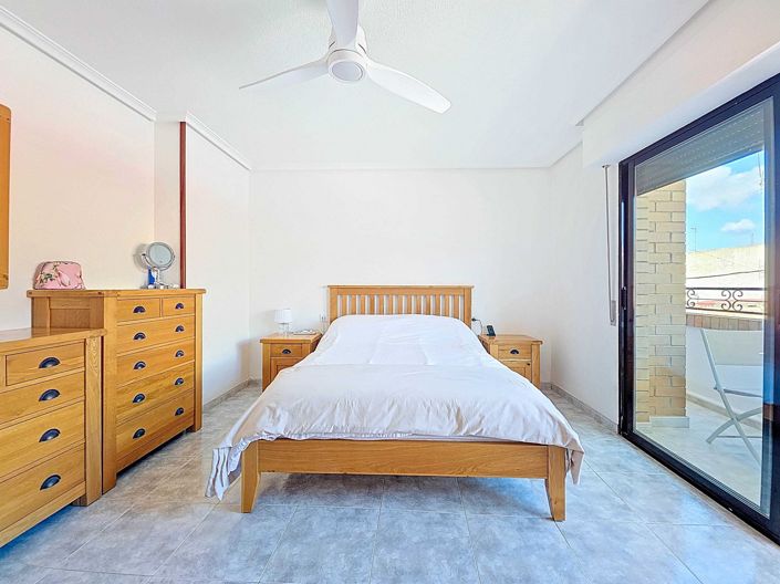 Image No.23-3 Bed Townhouse for sale