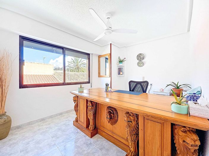 Image No.30-3 Bed Townhouse for sale