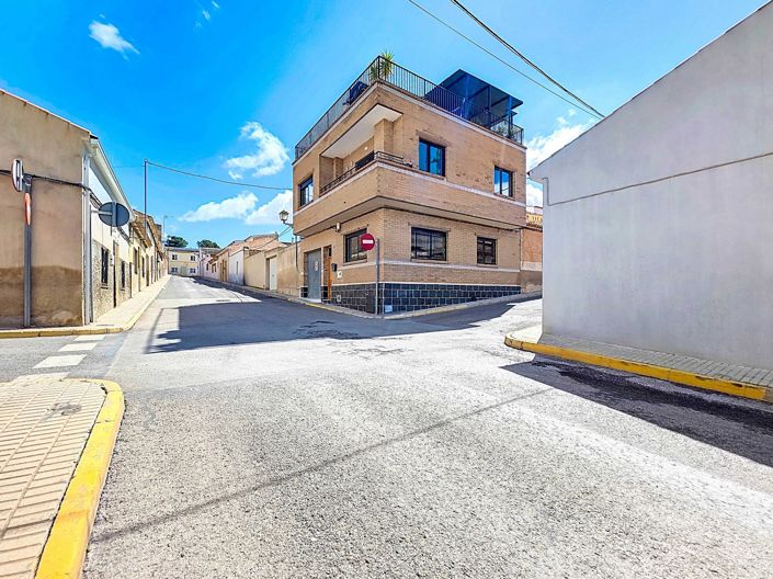 Image No.44-3 Bed Townhouse for sale