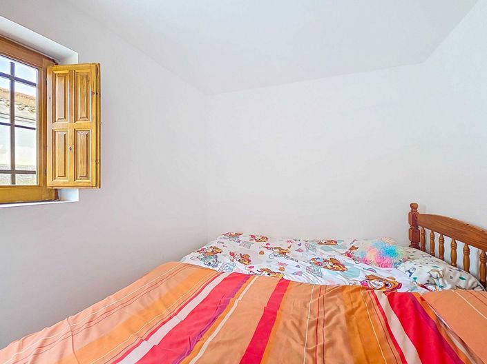 Image No.12-3 Bed Townhouse for sale