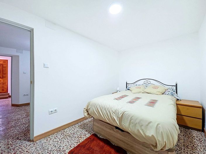 Image No.15-3 Bed Townhouse for sale