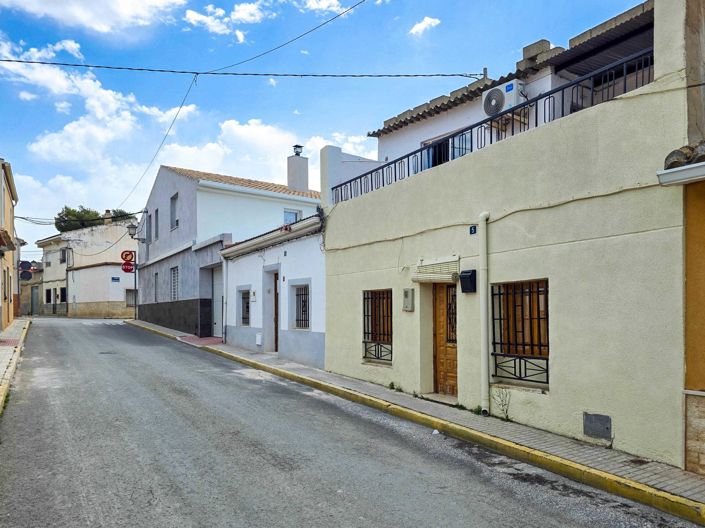 Image No.2-3 Bed Townhouse for sale