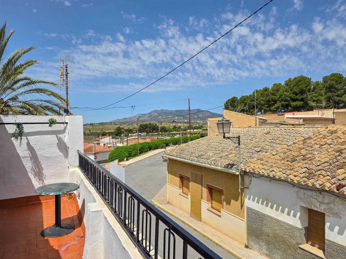 Image No.26-3 Bed Townhouse for sale