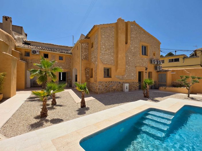Image No.1-6 Bed Country House for sale