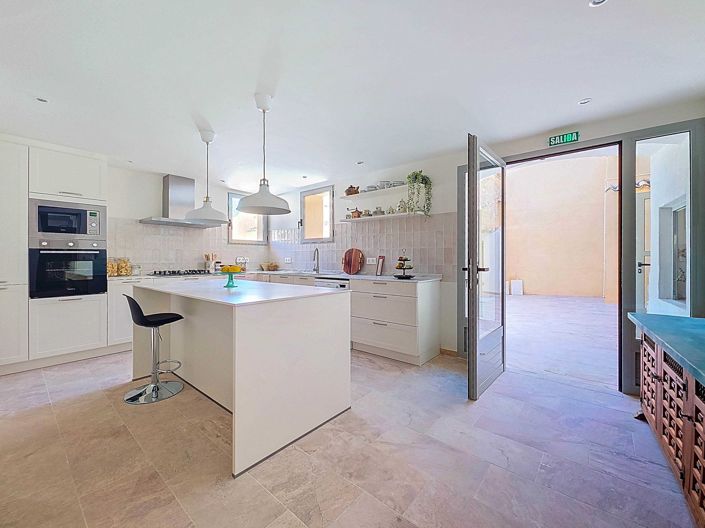 Image No.17-6 Bed Country House for sale