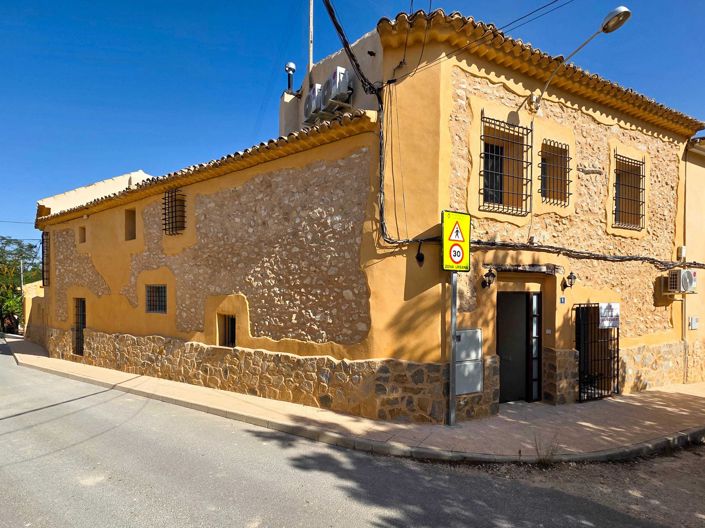 Image No.4-6 Bed Country House for sale