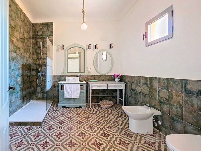 Image No.40-6 Bed Country House for sale