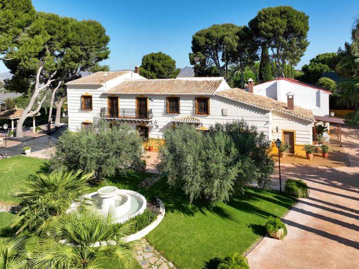Image No.1-6 Bed Villa for sale