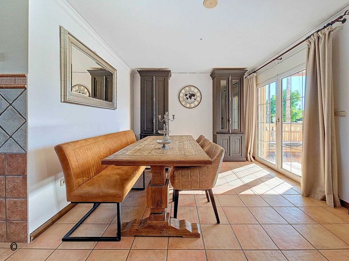 Image No.10-6 Bed Villa for sale