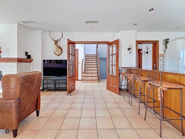 Image No.11-6 Bed Villa for sale