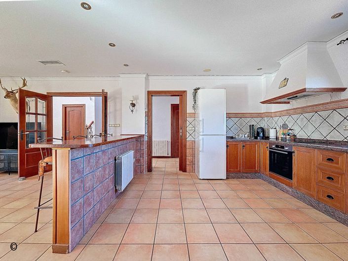 Image No.14-6 Bed Villa for sale