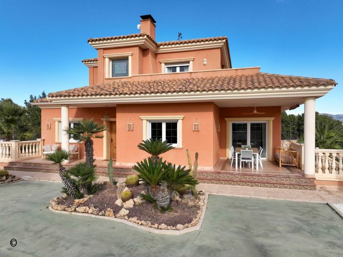 Image No.2-6 Bed Villa for sale