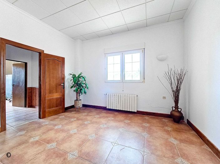 Image No.40-6 Bed Villa for sale