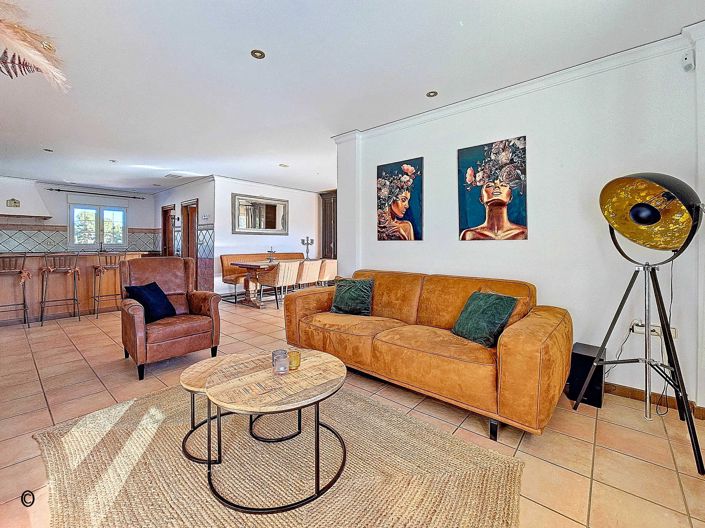 Image No.7-6 Bed Villa for sale